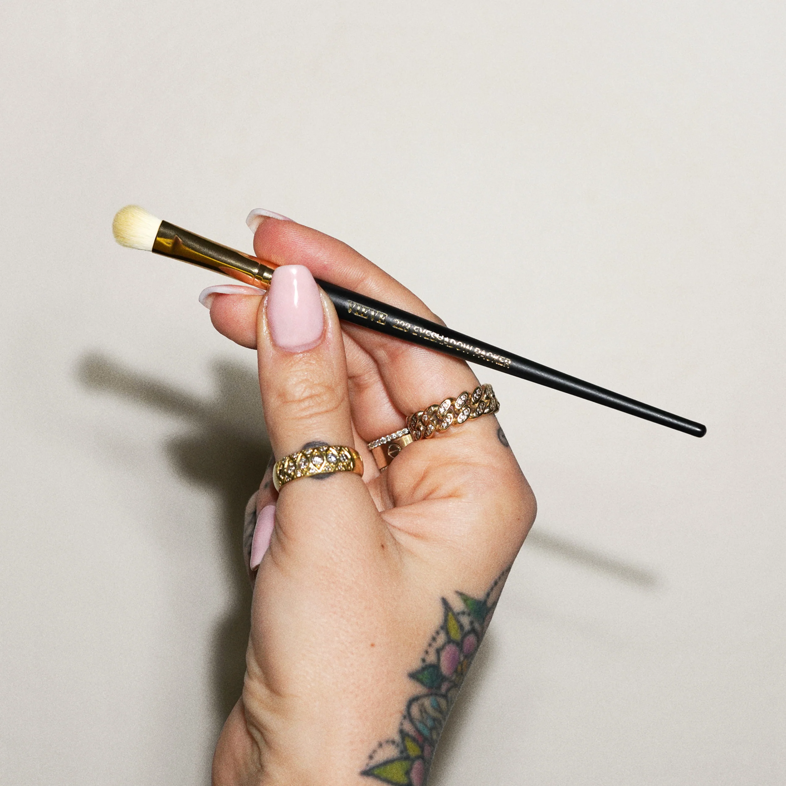 223 Eyeshadow Packer Brush - Image 2